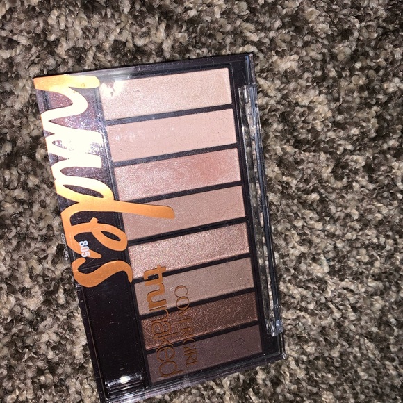 Covergirl trunaked nudes eyeshadow palette